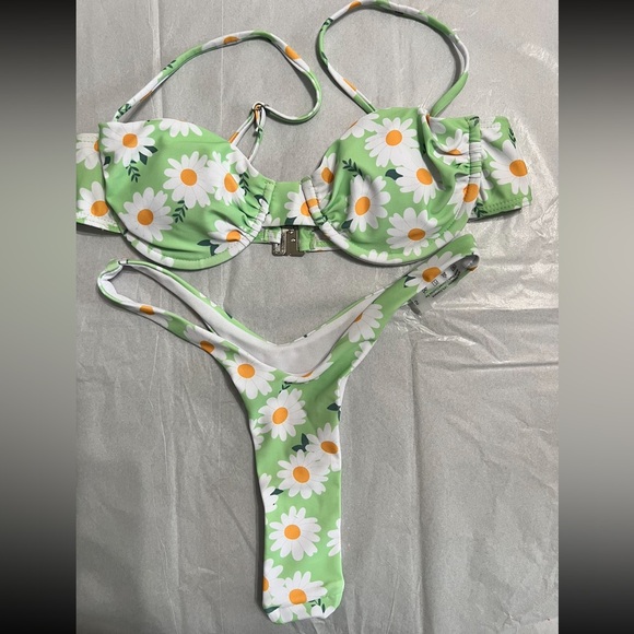 Green Floral Underwire Cheeky Thong Bikini Set - Picture 2 of 11